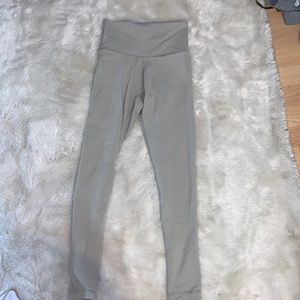 4 pairs of TNA leggings all size Xs